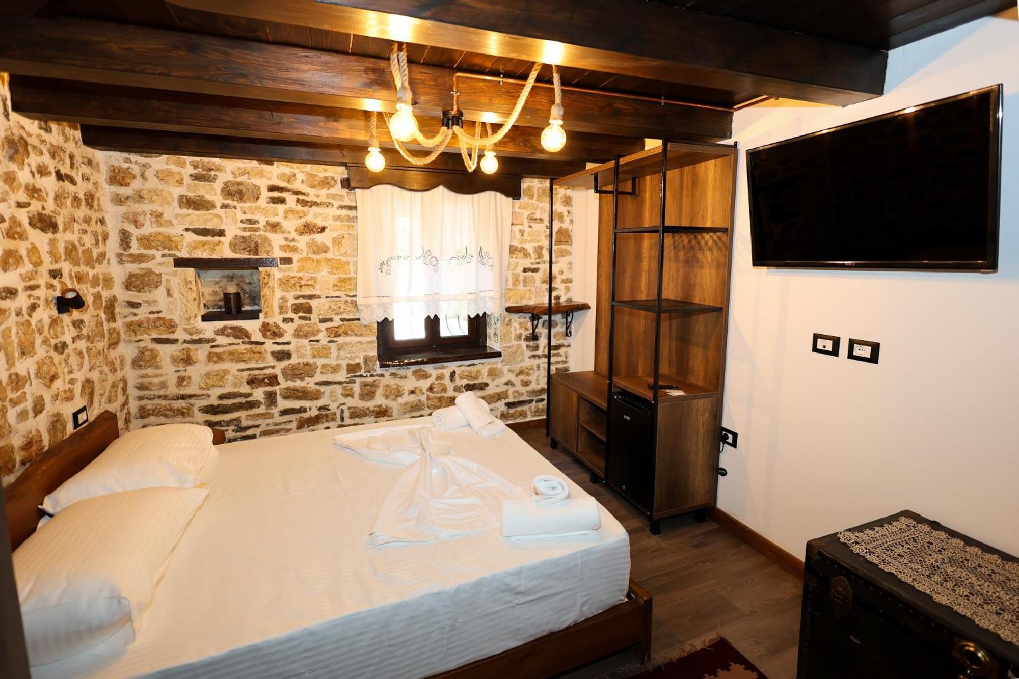 Ador Boutique Hotel Berat Exterior foto