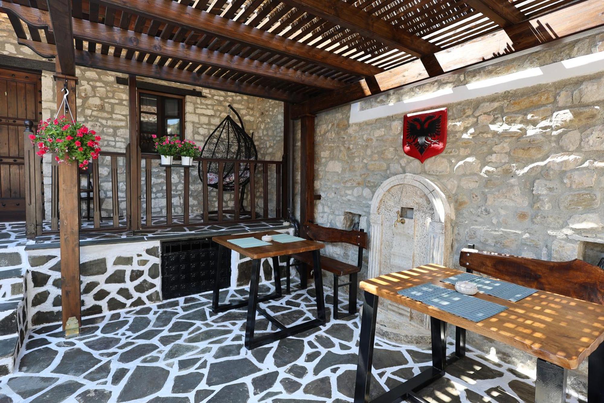 Ador Boutique Hotel Berat Exterior foto