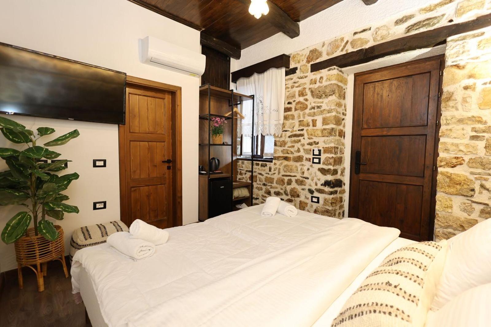 Ador Boutique Hotel Berat Exterior foto